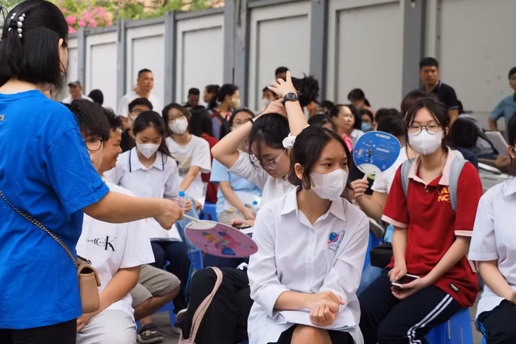 Ha Noi co so thi sinh dang ky du thi lop 10 lon nhat ca nuoc-Hinh-16