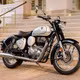 Mục sở thị Royal Enfield Classic 350 Signature White mới giá 60,5 triệu đồng