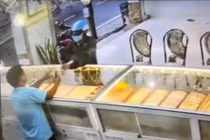 Bắt kẻ giả vờ mua vàng rồi cướp giật, bỏ chạy
