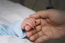Hà Nội đề xuất hỗ trợ sinh đủ hai con, kết hôn đúng tuổi