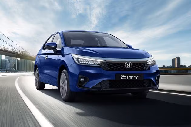 Ngoài các tính năng thường thấy ở xe hạng A như 2 túi khí, chống bó cứng phanh ABS, hỗ trợ lực phanh khẩn cấp BA, phân bổ lực phanh điện tử EBD, camera lùi, cảm biến lùi… Hyundai i10 có thêm hệ thống cân bằng điện tử, hỗ trợ khởi hành ngang dốc và cả cảm biến áp suất lốp. Hiện xe có giá niêm yết tại Việt Nam 360 - 455 triệu đồng. Ảnh: internet. Ngoài các tính năng thường thấy ở xe hạng A như 2 túi khí, chống bó cứng phanh ABS, hỗ trợ lực phanh khẩn cấp BA, phân bổ lực phanh điện tử EBD, camera lùi, cảm biến lùi… Hyundai i10 có thêm hệ thống cân bằng điện tử, hỗ trợ khởi hành ngang dốc và cả cảm biến áp suất lốp. Hiện xe có giá niêm yết tại Việt Nam 360 - 455 triệu đồng. Ảnh: internet.