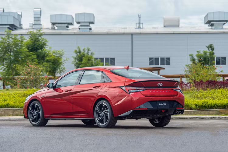 Phiên bản N Line của Hyundai Elantra 2023 thiết kế theo phong cách thể thao. Phiên bản N Line của Hyundai Elantra 2023 thiết kế theo phong cách thể thao.