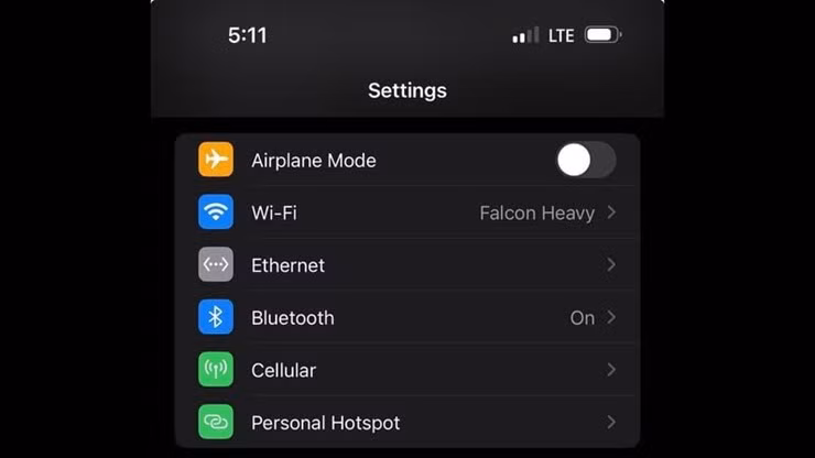 Menu ẩn Ethernet sẽ xuất hiện khi kết nối với mạng dây qua bộ chuyển đổi.