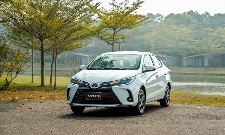 Với doanh số 2.195 chiếc, Toyota Vios là mẫu xe bán chạy thứ 4 ở phân khúc giá này. Nhiều năm qua, Toyota Vios vẫn trung thành với động cơ hút khí tự nhiên dung tích 1.5L công suất 107 mã lực, mô men xoắn 140 Nm. Động cơ này được đánh giá cung cấp sức mạnh ổn, đáp ứng tốt các nhu cầu di chuyển thông thường. Với doanh số 2.195 chiếc, Toyota Vios là mẫu xe bán chạy thứ 4 ở phân khúc giá này. Nhiều năm qua, Toyota Vios vẫn trung thành với động cơ hút khí tự nhiên dung tích 1.5L công suất 107 mã lực, mô men xoắn 140 Nm. Động cơ này được đánh giá cung cấp sức mạnh ổn, đáp ứng tốt các nhu cầu di chuyển thông thường.