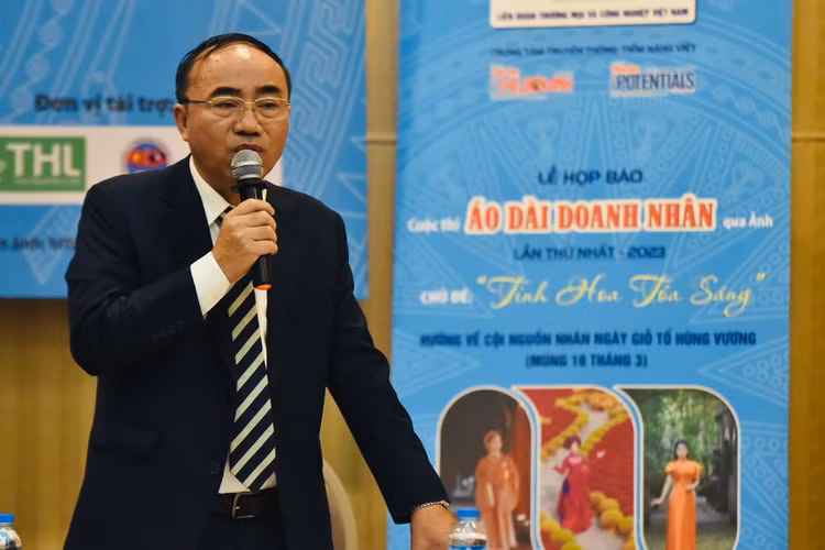 Trưởng ban tổ chức cuộc thi – Ông Nguyễn Văn Tiêm – Phó TBT Tạp chí Diễn đàn Doanh nghiệp. Trưởng ban tổ chức cuộc thi – Ông Nguyễn Văn Tiêm – Phó TBT Tạp chí Diễn đàn Doanh nghiệp.