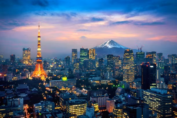 Tokyo (Nhật Bản) quyến rũ du khách bởi những ngôi chùa cổ kính và đền thờ Phật giáo. Bên cạnh đó, du khách sẽ ấn tượng bởi sự lãng mạn của Tokyo vào ban đêm. Ngoài ra, mùa xuân đầy hoa anh đào, những ngọn núi phủ đầy tuyết vào mùa đông, thủ đô là điểm du lịch lý tưởng cho du khách. Ảnh: iStock. Tokyo (Nhật Bản) quyến rũ du khách bởi những ngôi chùa cổ kính và đền thờ Phật giáo. Bên cạnh đó, du khách sẽ ấn tượng bởi sự lãng mạn của Tokyo vào ban đêm. Ngoài ra, mùa xuân đầy hoa anh đào, những ngọn núi phủ đầy tuyết vào mùa đông, thủ đô là điểm du lịch lý tưởng cho du khách. Ảnh: iStock.