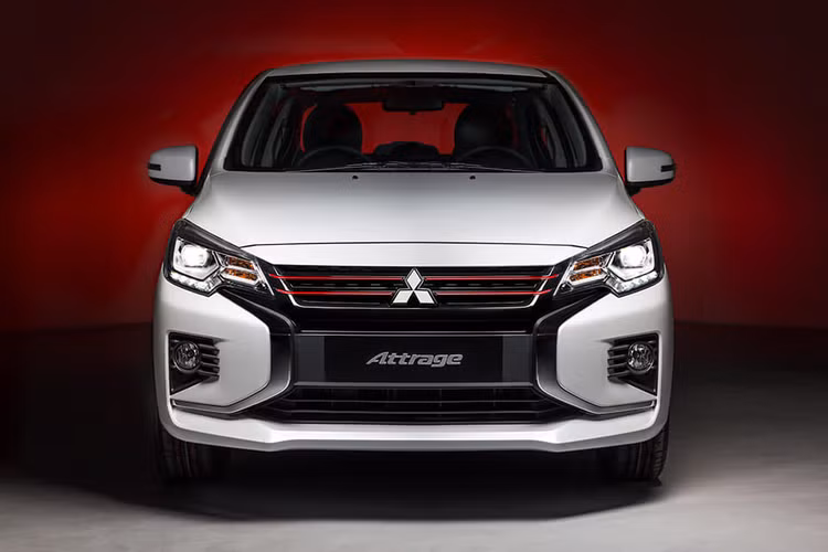 Trong 3 tháng đầu năm, Mitsubishi giao 1.352 chiếc Attrage tới tay khách hàng. Ở phân khúc sedan hạng B, doanh số Attrage chỉ xếp sau bộ 3 thường xuyên bán chạy nhất là Accent, City và Vios. Mitsubishi Attrage được trang bị động cơ 1.2L công suất 78 mã lực, mô-men xoắn 100 Nm, hộp số sàn hoặc vô cấp CVT. Ảnh: Mitsubishi. Trong 3 tháng đầu năm, Mitsubishi giao 1.352 chiếc Attrage tới tay khách hàng. Ở phân khúc sedan hạng B, doanh số Attrage chỉ xếp sau bộ 3 thường xuyên bán chạy nhất là Accent, City và Vios. Mitsubishi Attrage được trang bị động cơ 1.2L công suất 78 mã lực, mô-men xoắn 100 Nm, hộp số sàn hoặc vô cấp CVT. Ảnh: Mitsubishi.
