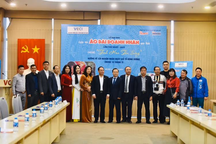 Lễ phát động Cuộc thi Áo dài doanh nhân 2023 qua ảnh lần thứ Nhất. Lễ phát động Cuộc thi Áo dài doanh nhân 2023 qua ảnh lần thứ Nhất.