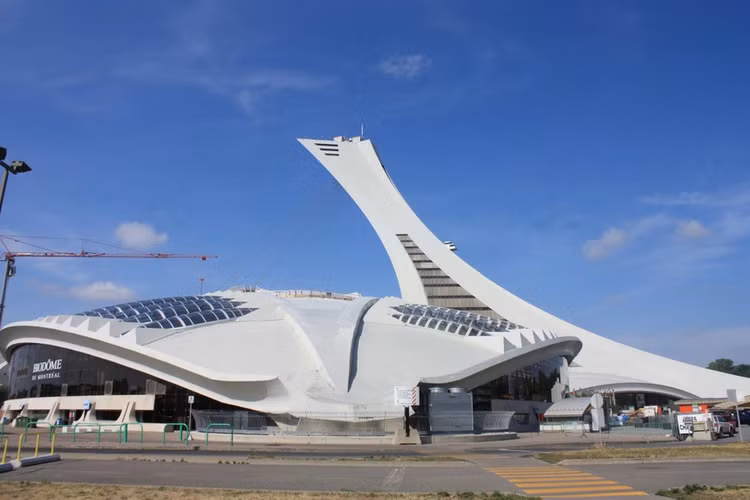 Tháp sân vận động Olympic Montreal, Quebec, Canada: Được xây dựng cho Thế vận hội Olympic mùa hè 1976, tòa tháp cao 165 m ở sân vận động Olympic Montreal nghiêng 45 độ. Được thiết kế bởi kiến trúc sư người Pháp Roger Taillibert, đây là tòa tháp nghiêng nhân tạo cao nhất thế giới, theo Guiness World Records. Ảnh: Budowle. Tháp sân vận động Olympic Montreal, Quebec, Canada: Được xây dựng cho Thế vận hội Olympic mùa hè 1976, tòa tháp cao 165 m ở sân vận động Olympic Montreal nghiêng 45 độ. Được thiết kế bởi kiến trúc sư người Pháp Roger Taillibert, đây là tòa tháp nghiêng nhân tạo cao nhất thế giới, theo Guiness World Records. Ảnh: Budowle.