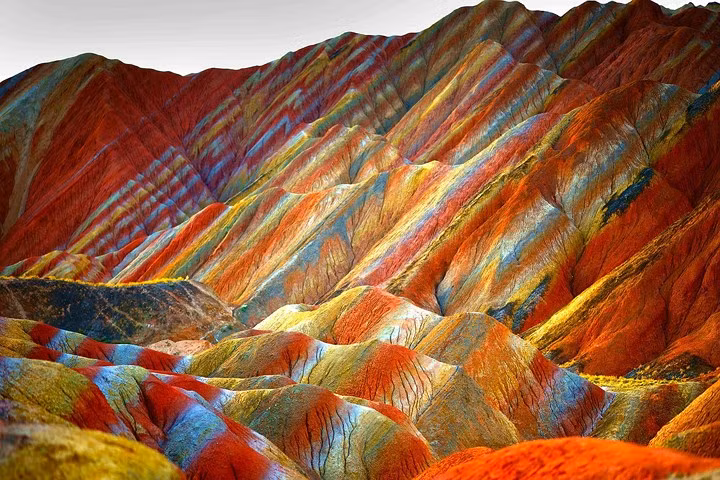 Vẻ đẹp ảo diệu của dãy núi cầu vồng Zhangye Danxia ở Trung Quốc Ảnh: internet.