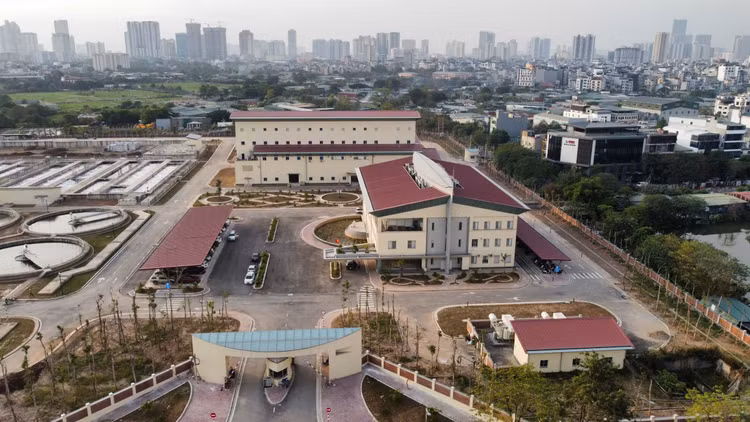 Trên cơ sở thu gom triệt để nước thải xả vào sông Tô Lịch, vận hành tốt hệ thống xử lý nước thải Yên Xá. Dự kiến trong năm 2025, thành phố sẽ đầu tư cải tạo nâng cấp cảnh quan dọc 2 bờ sông Tô Lịch. Trên cơ sở thu gom triệt để nước thải xả vào sông Tô Lịch, vận hành tốt hệ thống xử lý nước thải Yên Xá. Dự kiến trong năm 2025, thành phố sẽ đầu tư cải tạo nâng cấp cảnh quan dọc 2 bờ sông Tô Lịch.