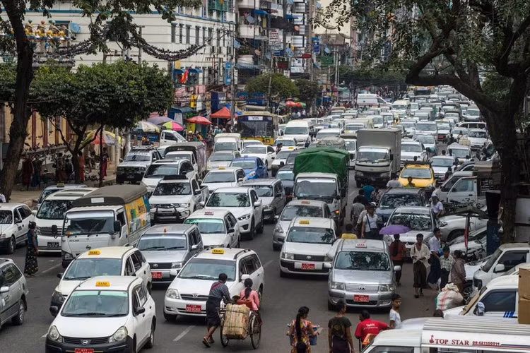 Đường phố Yangon không còn bóng dáng xe máy - Ảnh - Frontier Myanmar.