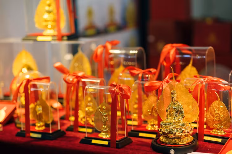 Trong đó, sự kiện Triển lãm “Việt - Ấn: 2.000 năm liên kết Phật giáo – văn hóa – nghệ thuật”, trưng bày hàng trăm hiện vật quý giá, tư liệu cổ, ảnh chụp khảo cổ và mỹ thuật Phật giáo thể hiện chiều sâu giao thoa văn hóa hai nước.