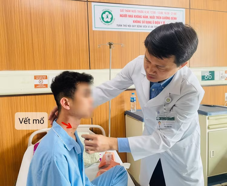 Bệnh nhân gãy cột sống cổ phức tạp bằng phẫu thuật nội soi. (Ảnh: BVCC) Bệnh nhân gãy cột sống cổ phức tạp bằng phẫu thuật nội soi. (Ảnh: BVCC)