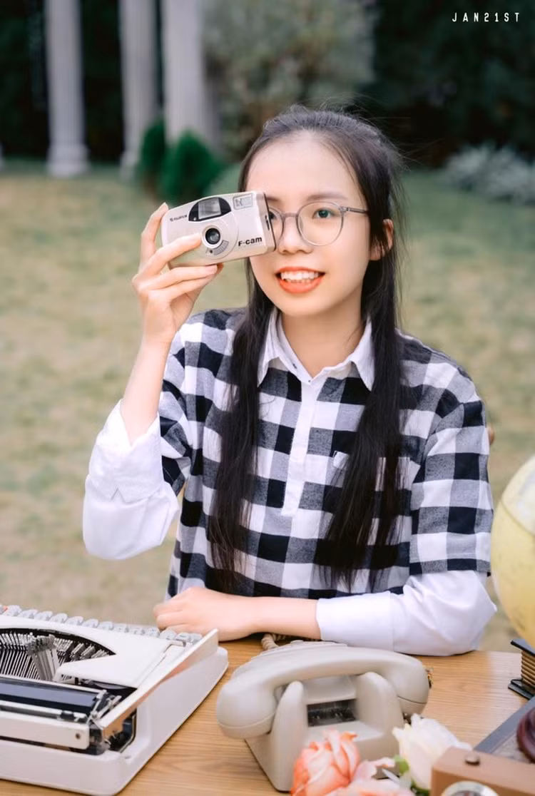Hà Nhi đã nộp nguyện vọng 1 vào Trường ĐH Sư phạm Hà Nội, mong ước nối nghiệp thầy cô, truyền lửa yêu thương và tri thức tới các thế hệ kế tiếp - Ảnh: NVCC