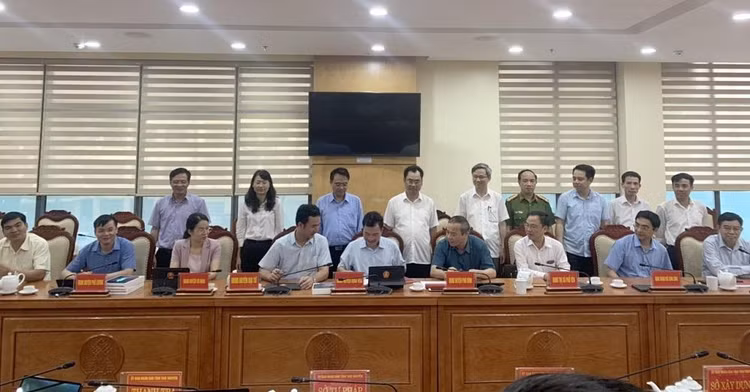 Tháng 4/2021 lãnh đạo các huyện, thành phố, thị xã trong tỉnh Thái Nguyên đã cùng ký cam kết về trách nhiệm trong công tác quản lý Nhà nước về tài nguyên khoáng sản.