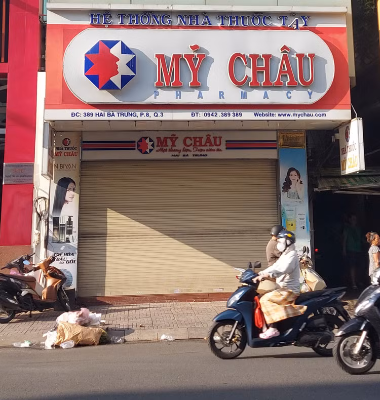 Ghi nhận thực tế sáng 6/11, tại địa chỉ 389 Hai Bà Trưng, phường Võ Thị Sáu, quận 3 - nhà thuốc Mỹ Châu, nơi này đã đóng cửa - Ảnh: Hữu Thông.