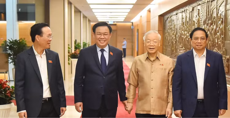 Tổng Bí thư Nguyễn Phú Trọng, Chủ tịch nước Võ Văn Thưởng, Chủ tịch Quốc hội Vương Đình Huệ và Thủ tướng Phạm Minh Chính tại phiên họp của Quốc hội sáng 1/11. Ảnh: Báo Nhân Dân.