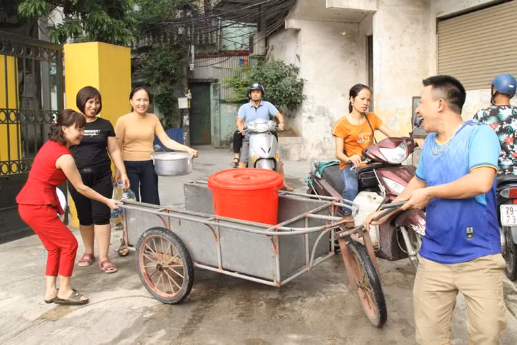 Câu chuyện không có nước sinh hoạt tại Hà Nội lại được dịp mọi người nhắc lại.