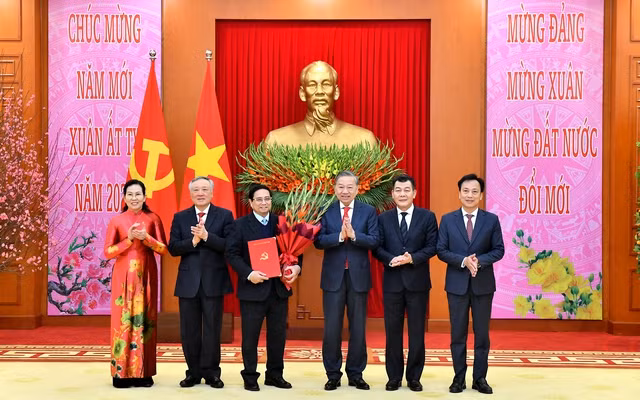 Tổng Bí thư Tô Lâm trao Quyết định thành lập Đảng bộ, tổ chức bộ máy, chức năng nhiệm vụ và chỉ định Bí Thư Đảng ủy Chính phủ nhiệm kỳ 2020-2025