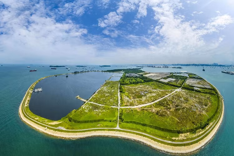 Toàn cảnh bãi chôn lấp ngoài khơi Semakau của Singapore. Ảnh: The Straits Times. Toàn cảnh bãi chôn lấp ngoài khơi Semakau của Singapore. Ảnh: The Straits Times.