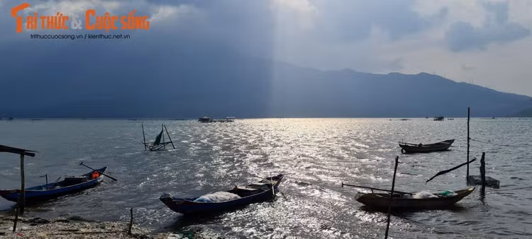 Thả hồn trong không gian trữ tình, du khách như lạc vào chốn bồng lai tiên cảnh.