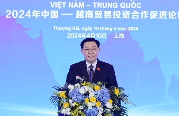 Chủ tịch Quốc hội phát biểu tại Diễn đàn Chính sách, Pháp luật Thúc đẩy Hợp tác Đầu tư và Thương mại Việt Nam - Trung Quốc. Ảnh: Nhan Sáng/TTXVN.