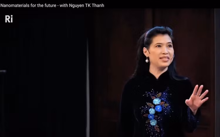 Giáo sư Nguyễn Thị Kim Thanh giảng bài trong chương trình thuyết giảng khoa học lâu đời và nổi tiếng thế giới Friday Evening Discourses (FED) của Viện Hoàng gia Vương quốc Anh (Ri).