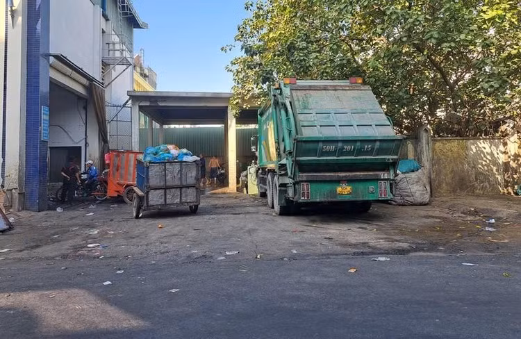 Mỗi ngày, các bãi xử lý rác thải sinh hoạt ở TP HCM tiếp nhận hàng chục nghìn tấn rác, rất cần phát triển nhà máy đốt rác phát điện. Mỗi ngày, các bãi xử lý rác thải sinh hoạt ở TP HCM tiếp nhận hàng chục nghìn tấn rác, rất cần phát triển nhà máy đốt rác phát điện.