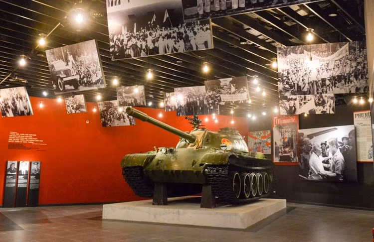 Xe tăng T-54 số hiệu 843. Ảnh: Báo điện tử - Đảng Cộng sản Việt Nam.
