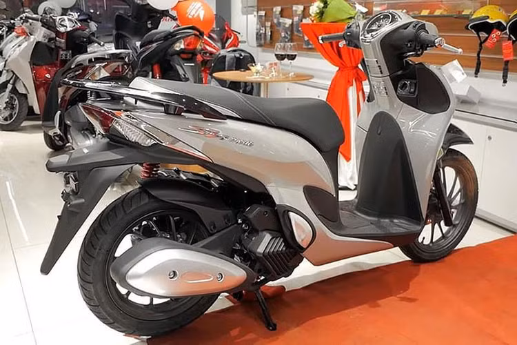 Từ ngày 18/11 tới đây, các phiên bản mới của mẫu xe ga Honda SH Mode mới được đưa về đại lý.