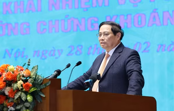 Thủ tướng Phạm Minh Chính phát biểu chỉ đạo Hội nghị triển khai nhiệm vụ phát triển thị trường chứng khoán năm 2024. (Ảnh: Dương Giang/TTXVN).