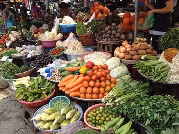 Rau xanh giá đắt gấp đôi sau Tết. Ảnh minh họa