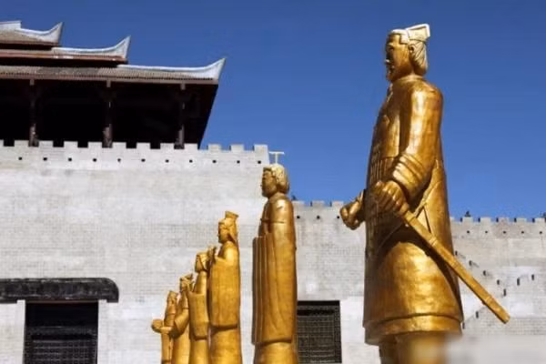 Dù biến mất trong dòng lịch sử nhưng 12 bức tượng được Tần Thủy Hoàng cho luyện chế không bị lãng quên. Dù biến mất trong dòng lịch sử nhưng 12 bức tượng được Tần Thủy Hoàng cho luyện chế không bị lãng quên.