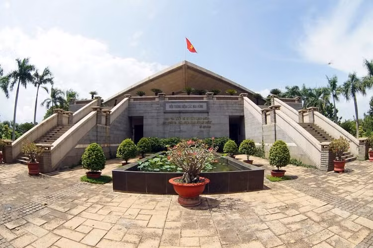 Đền thờ Vua Hùng ở TP HCM. Ảnh: Quốc Lê.