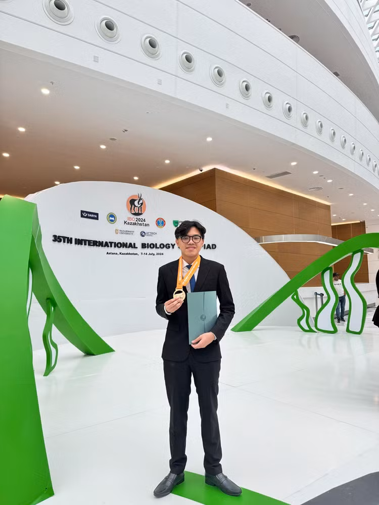 Nguyễn Tiến Lộc xuất sắc mang về cho đội tuyển Việt Nam tấm Huy chương Vàng tại IBO 2024 - Ảnh: NVCC