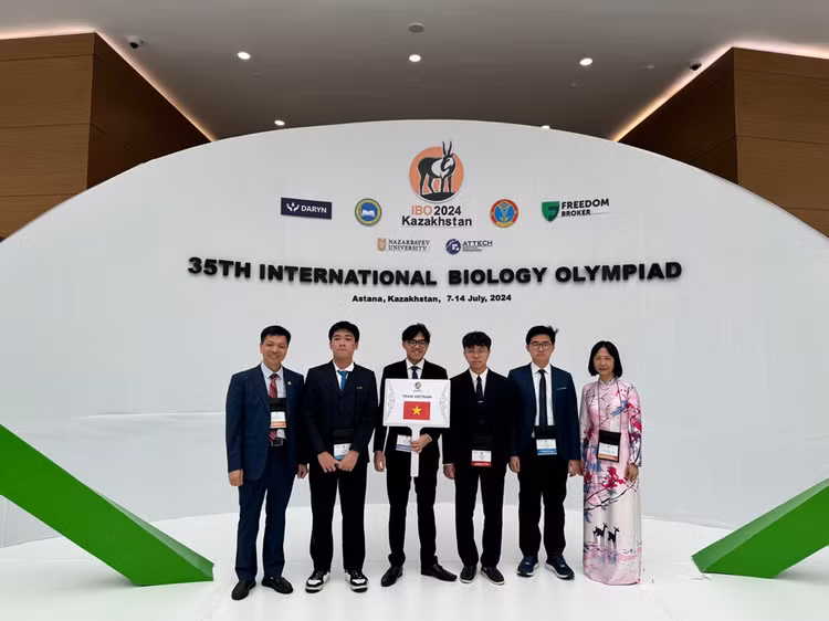 Đoàn Việt Nam tham dự Olympic Sinh học quốc tế năm 2024 - Ảnh: NVCC