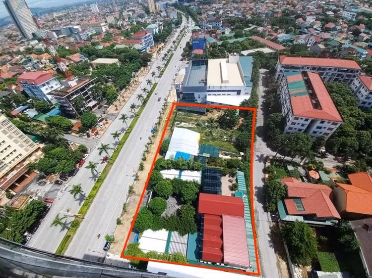 Dự án Khu dịch vụ thương mại, văn phòng cho thuê, nhà ở biệt thự bị “bỏ hoang” hơn một thập kỷ. Ảnh: Trần Quốc.