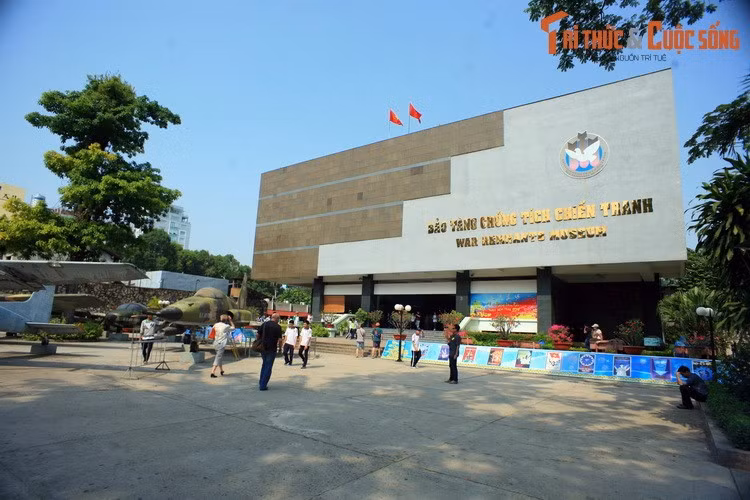 Tòa nhà chính của Bảo tàng Chứng tích chiến tranh.