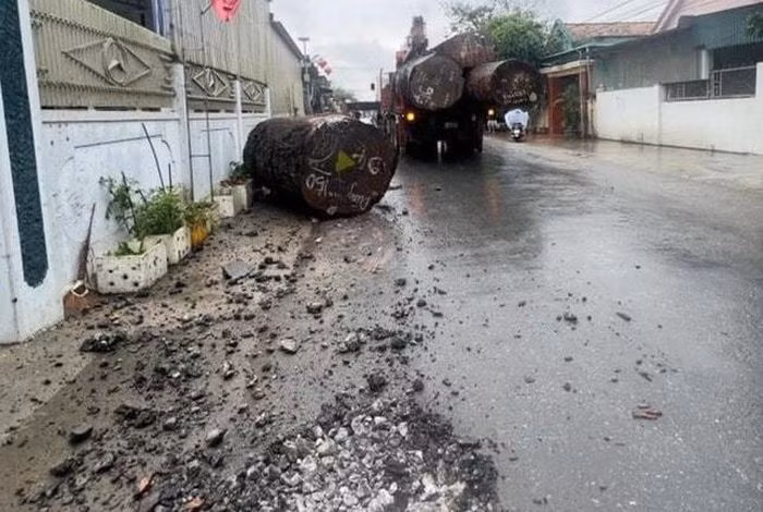 Co gai thoat chet gang tac khi khoi go “khung” roi xuong duong