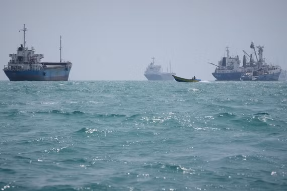 Tàu chở hàng của Iran bị tấn công, một người thiệt mạng