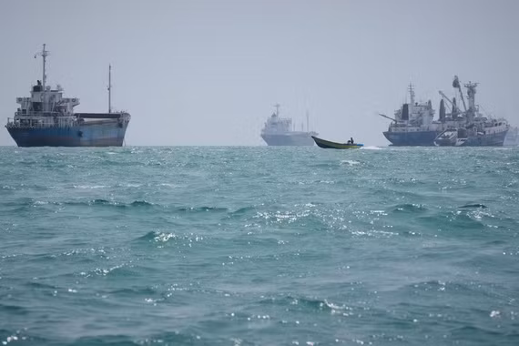 Iran thông báo 3 tàu chở dầu trúng thủy lôi ở eo biển Hormuz