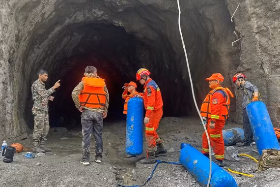 Giải cứu hai người mắc kẹt 9 ngày trong đường hầm Nepal