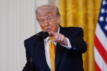Trump cảnh báo đáp trả dữ dội sau vụ 3 tàu Mỹ bị tập kích ở Hormuz
