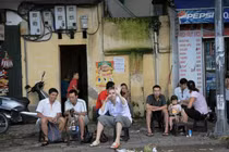 Hà Nội siết chặt: Đề nghị cắt điện, xử phạt quán nước lấn chiếm vỉa hè