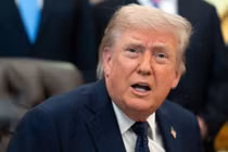 Tổng thống Trump nói lệnh ngừng bắn Mỹ - Iran đang 'nguy kịch'