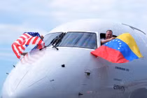 Mỹ nối lại đường bay thẳng đến Venezuela sau 7 năm