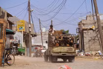 Liên quân do Ả Rập Xê Út dẫn đầu không kích cơ sở dầu mỏ ở Yemen