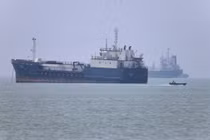 Israel tiếp tục tấn công Lebanon, Iran đóng cửa eo biển Hormuz 