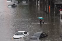 Mưa lũ nghiêm trọng ở thủ đô Bangkok 